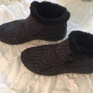 Sketchers soft booties